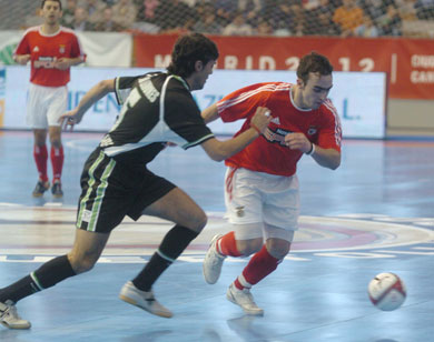 Ricardinho followed by Javi Limones (Photo courtesy: Enrique Serrano - LNFS)