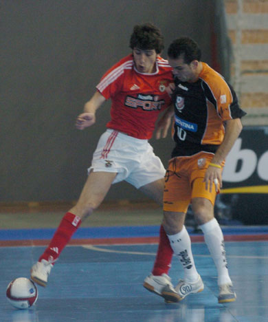 Vitinho vs Sato (Photo courtesy: Enrique Serrano - LNFS)