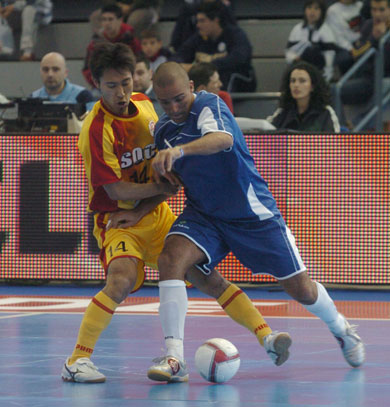 Monty vs Suzuki (Photo courtesy: Enrique Serrano - LNFS)