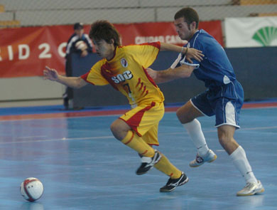 Inaba followed by Danilo (Photo courtesy: Enrique Serrano - LNFS)