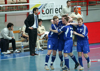 InterKrAz celebrating the great result against Playas (Photo Courtesy: Enrique Serrano - LNFS)