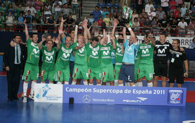 Inter Movistar celebrating the Supercup triumph (Photo courtesy: Inter FS)