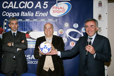 Vito Tisci (Puglia Regional Committe President) - Francesco Iudice (Conversano Major) - Fabrizio Tonelli (Italian Futsal Committee President (Photo courtesy: Divisione Calcio a 5)