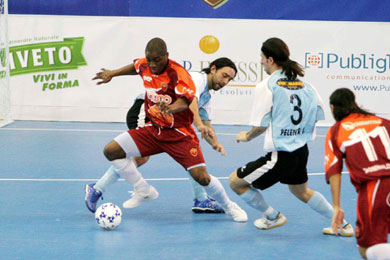 Rogerio vs Ninho (Photo courtesy: Carlo Giuliani)