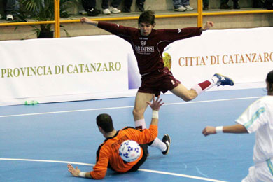 Will Cantagalo score after having overcame the first barrier Bernardi? (Photo courtesy: Carlo Giuliani)