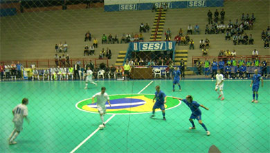 Marcinho indicating how to defend to his team mate Foglia (Photo courtesy: Mateus Comberlato)