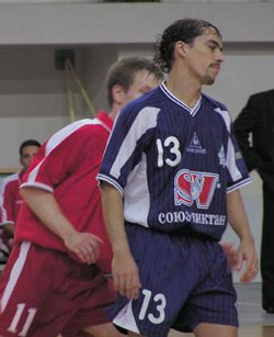 Joan with his new team Dinamo Moscow (Photo courtesy: http://www.superleague.ru)