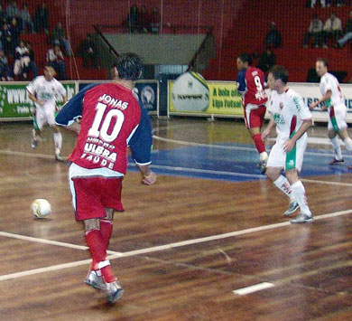 A pass by Jonas (Photo courtesy: Ulbra)