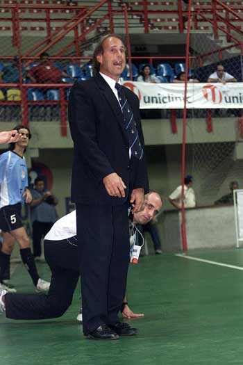 One of the Uruguayan coach, Jorge Ser� (Photo courtesy: LC Moreira)