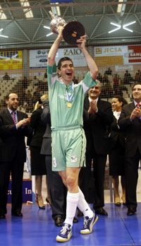 Julio can hold once again the Spanish Cup! (Photo courtesy: APHOTO - LNFS)