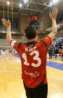 Kikes Ex-teammates played against current El Pozo side