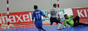 Kenichiro Kogure scoring against Uzbekistan (Photo: Raddy Lee/WSG)