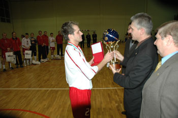 Krzysztof Kuchciak awarded by Polish federation (Photo courtesy: Clearex Chorzow)