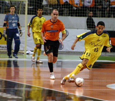 Valdin followed by Juninho (Photo courtesy: Beto Costa - CBFS)