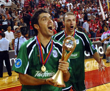 Javi Limones and Schumacher are running with the UEFA Futsal Cup (Photo courtesy Enrique Serrano - LNFS)