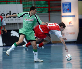 Daniel against Kike, two futsal giants fighting...