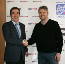 Javier Lozano and Luis Fuentes signing the first LNFS-EUROSPORT agreeement one year ago (Photo courtesy: LNFS)