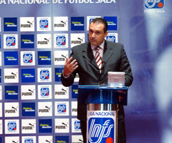 Santiago Marquez, LNFS president, speaking to the hall (Photo courtesy: Enrique Serrano - LNFS)