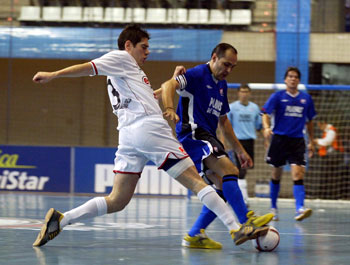 Kike (El Pozo) vs Javi Rodriguez (Playas), what a Spanish duel (Photo courtesy: LNFS)