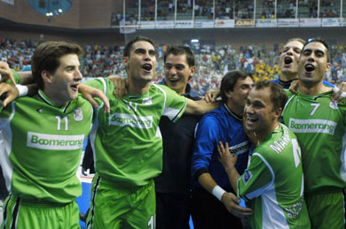 Luis, Joan, Vigara, Jesus, Marquinho, Luis Amado and Andreu: is the Boomerang party! (Photo courtesy: LNFS)