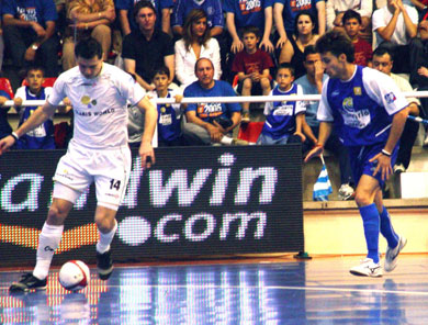 Simi vs Oscar Redondo (Photo courtesy: LNFS)