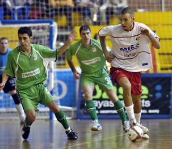Rafa Munoz (Mir� Martorell) vs Neto and Julio (Boomerang Interviu) (Photo courtesy: LNFS)