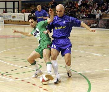 Jordi Gay (Mra Gvtarra) vs Riquer (Azkar Lugo) (Photo courtesy: LNFS)