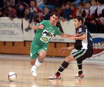 Wilde (Mra Gvtarra) vs Neto (Boomerang) (Photo courtesy: LNFS)