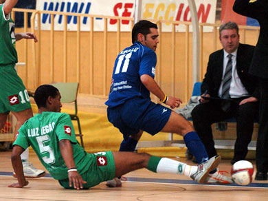 Luiz Negao (Mra Gvtarra) vs Kikillo (PSG) (Photo courtesy: LNFS)