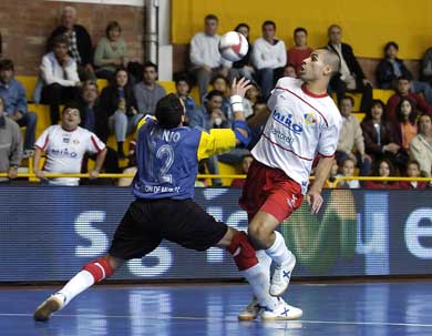 Juanjo vs Fernandao (Photo courtesy: LNFS)