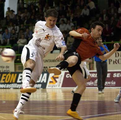 Eli vs Robert (Photo courtesy: LNFS)