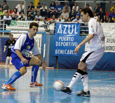 Izquierda in action vs Tito Garcia (Photo courtesy: LNFS)