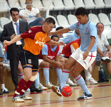 Nuno vs his former mate Daniel (Photo courtesy: AP Spain - LNFS)