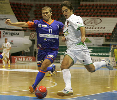 Gonzalez vs David (Photo courtesy: AP Spain - LNFS)