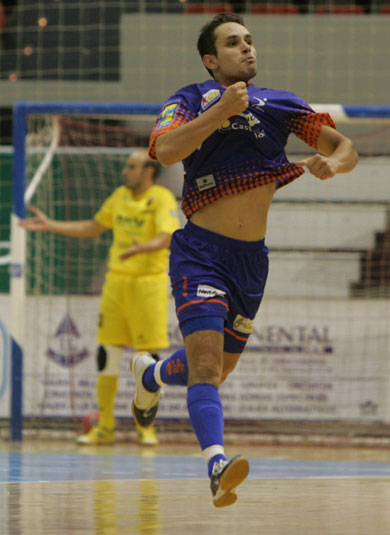 Tiago De Bail can finally celebrate a goal with Benicarlo! (Photo courtesy: AP Spain - LNFS)