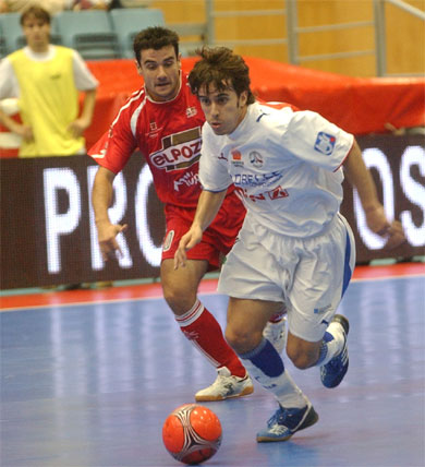 Miguel followed by Cobeta (Photo courtesy: AP Spain - LNFS)