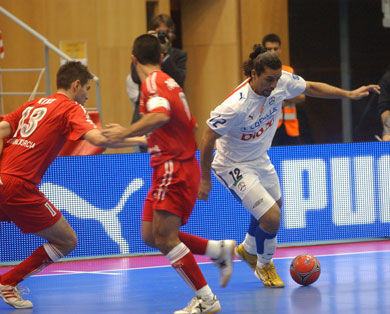 Betao vs Kike and Fran Serrejon (Photo courtesy: AP Spain - LNFS)