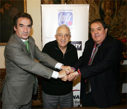 Aecio De Borba Vasconcelos (middle) (Photo courtesy: LNFS)