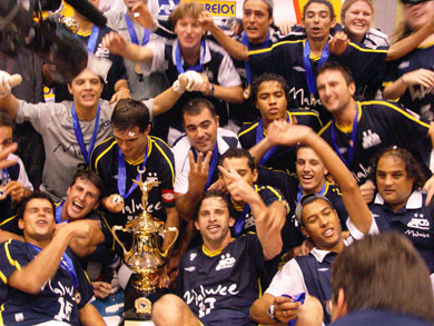 Malwee/Jaragu� celebrating the last victory in the Taca Brasil de Clubes (Photo courtesy: Kleber Rangel - Malwee)