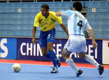 Manoel Tobias in action against Giustozzi (Photo courtesy: Lin Chia-Shin - Photo&Grafia)