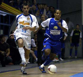 Ruben vs Acidesio (Photo courtesy: Enrique Serrano - LNFS)