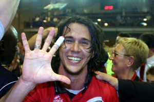 Marcelinho celebrating the fifth title with Action 21 Charleroi (Photo courtesy: Cedric Bouillon - Futsal Echo)
