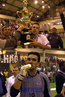 Photo 1: the cup goes to Corinthians - Photo 2: Greuto kissing the gold medal (Photo courtesy: www.futsal.com.br)
