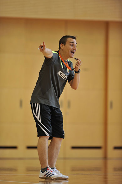 Miguel Rodrigo working with Japan (Photo courtesy: JFA)