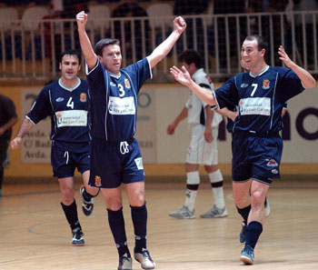 Ramon Santos, Wiwi and Lillo can celebrate...Mostoles will play in Division De Honor also in the next season (Photo courtesy: LNFS)