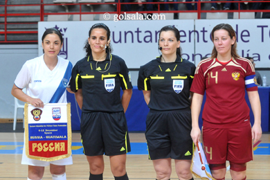 A good memory, an historical moment for women futsal, both players and referees! (Photo courtesy: Enrique Serrano)
