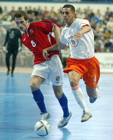 Radek Polasek vs Samir Makhoukhi (Photo courtesy: Joe Pepler - UEFA.com)
