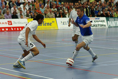 Kees Thies against Mourad Boukhari, while Ahannach is looking at them (Photo courtesy: Leo Giovannangelo)