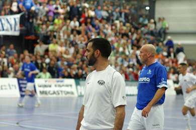 Ahannach and Roest following the action (Photo courtesy: Leo Giovannangelo)