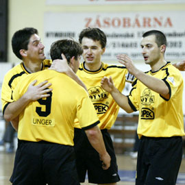 Nejzbach Vysoke Myto players celebrating the third victory in a row (Photo courtesy: Jan Tauber - www.futsalmagazine.cz)